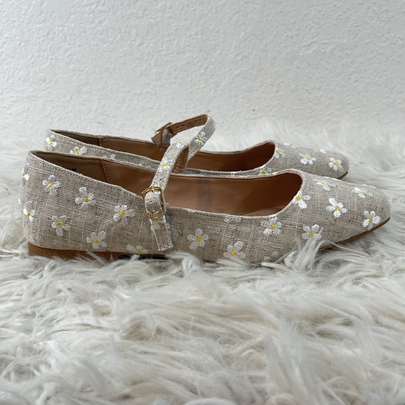 STEVE MADDEN Boden Natural Multi Beautiful Embroidered Floral Mid Strap Loafers - Picture 4 of 12